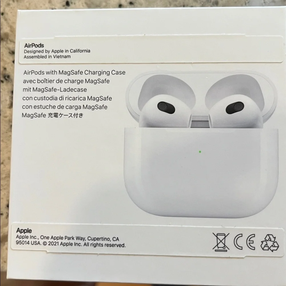 AirPods (3rd generation) with MagSafe Charging Case Model A2565 A2564 A2566